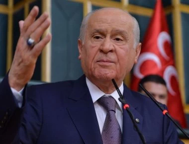Ο Ν.Μπαχτσελί ειρωνεύεται τον Α.Τσίπρα: «Η κουτσή πάπια πήρε αυτό που της άξιζε στις εκλογές»